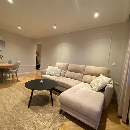 Cozy Wooden סופוט